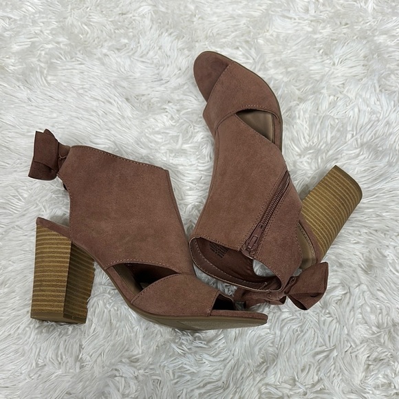 LC Lauren Conrad Dusty Rose Peep-Toe Heels - Picture 1 of 12